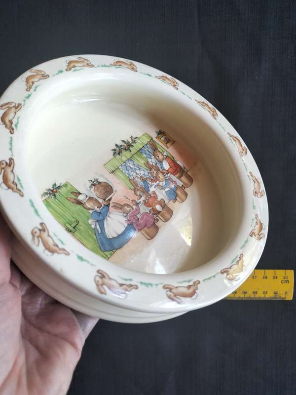Beautiful Vintage Royal Doulton Bunnykins Bowl - All Seated For Christmas Dinner - Made In England