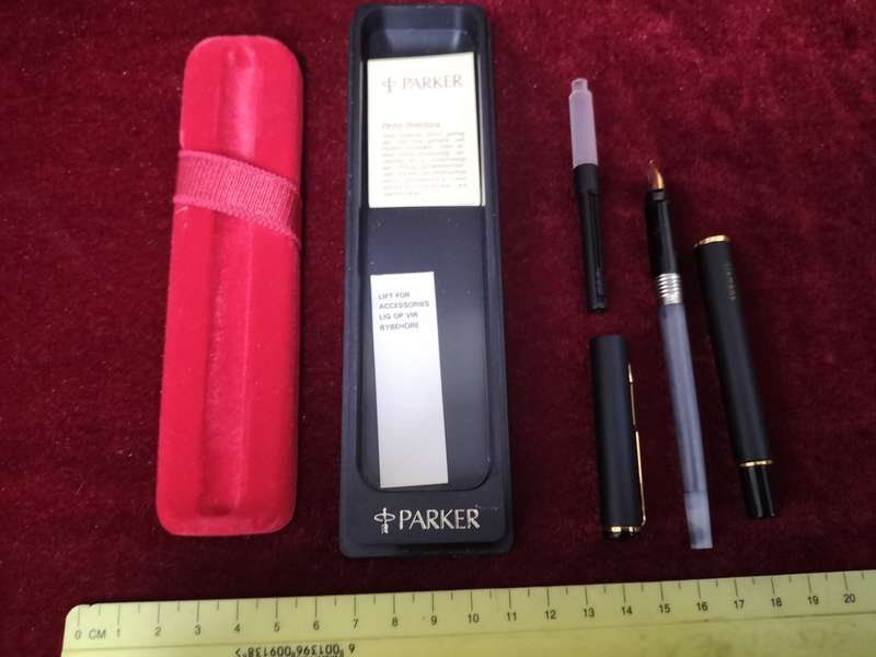 Beautiful Vintage Black Parker Fountain Pen - Siemens - Made in United Kingdom - Good Condition