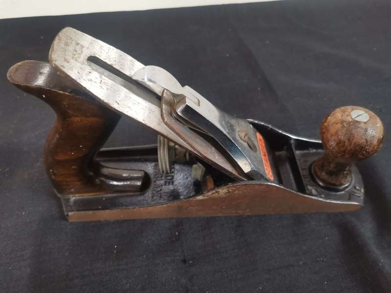 Vintage Stanley Bailey No.04 Woodworking Bench Plane made in England in Good Condition 24x6.5x13cm