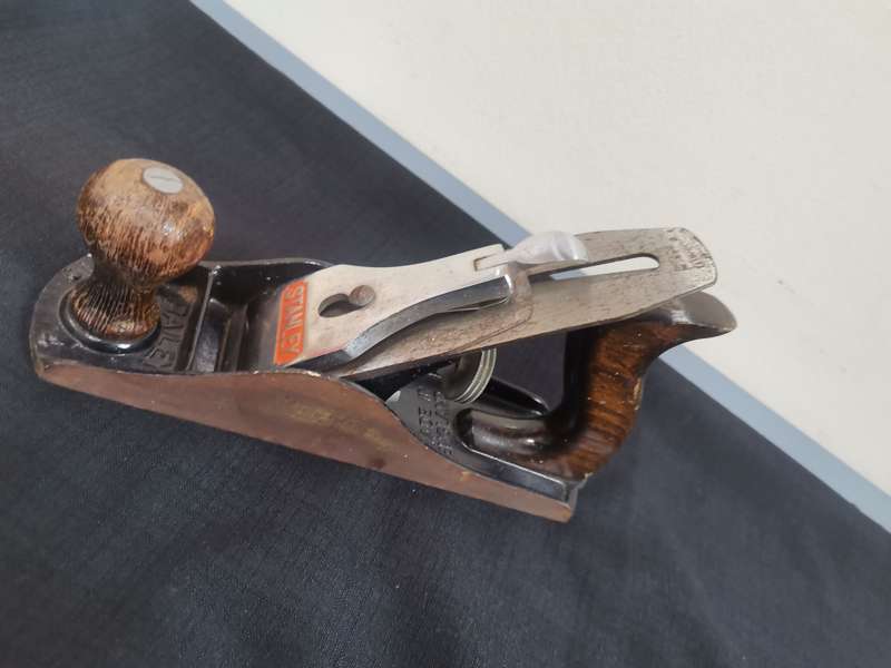 Vintage Stanley Bailey No.04 Woodworking Bench Plane made in England in Good Condition 24x6.5x13cm