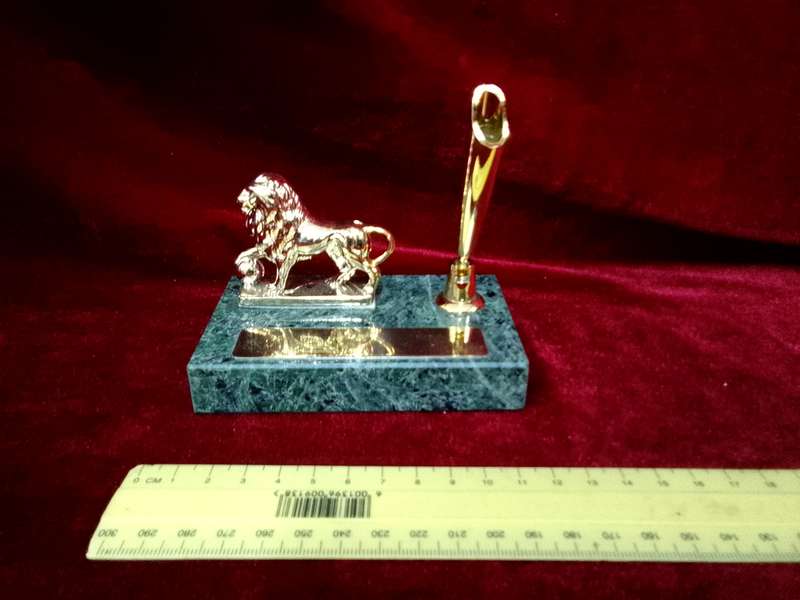 Stunning Vintage Gold Lion Pen Holder - Made in Taiwan - Good Condition