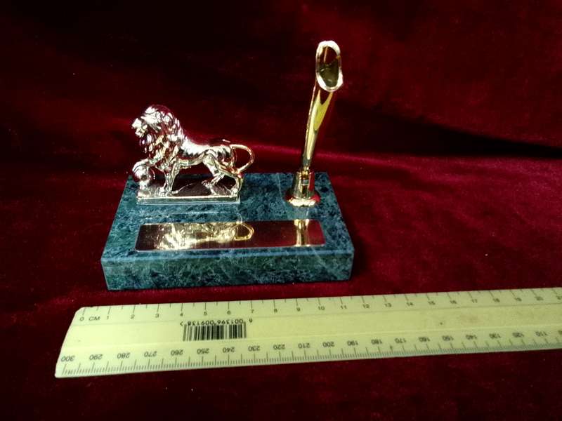 Stunning Vintage Gold Lion Pen Holder - Made in Taiwan - Good Condition