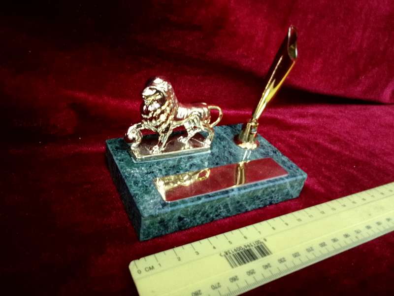Stunning Vintage Gold Lion Pen Holder - Made in Taiwan - Good Condition