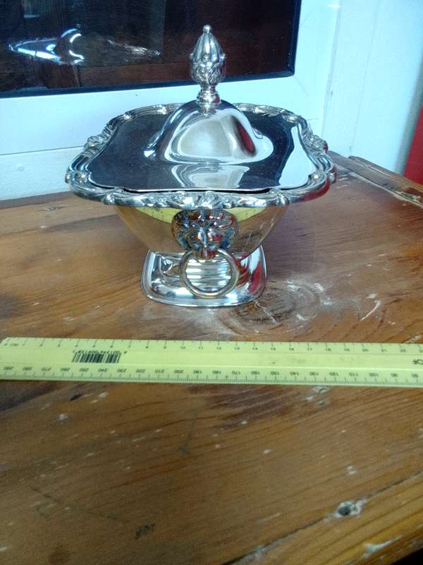 Stunning Antique Sliver Plated Sauce Tureen With Lid - Made In England - Good Condition