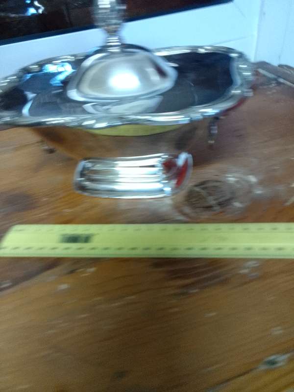 Stunning Antique Sliver Plated Sauce Tureen With Lid - Made In England - Good Condition