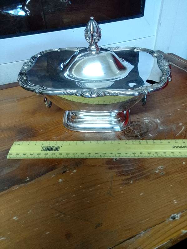 Stunning Antique Sliver Plated Sauce Tureen With Lid - Made In England - Good Condition