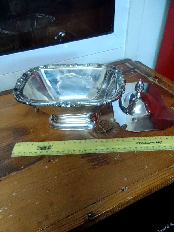 Stunning Antique Sliver Plated Sauce Tureen With Lid - Made In England - Good Condition