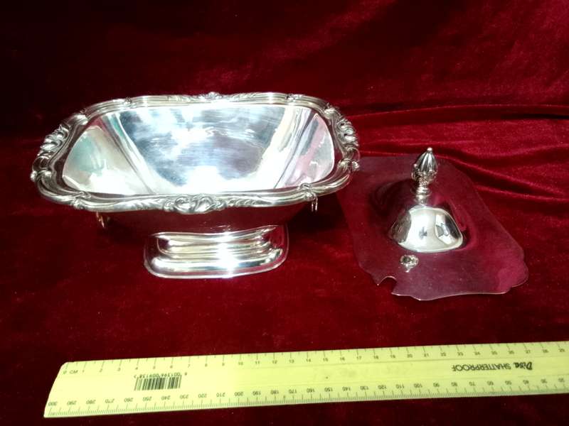 Stunning Antique Sliver Plated Sauce Tureen With Lid - Made In England - Good Condition
