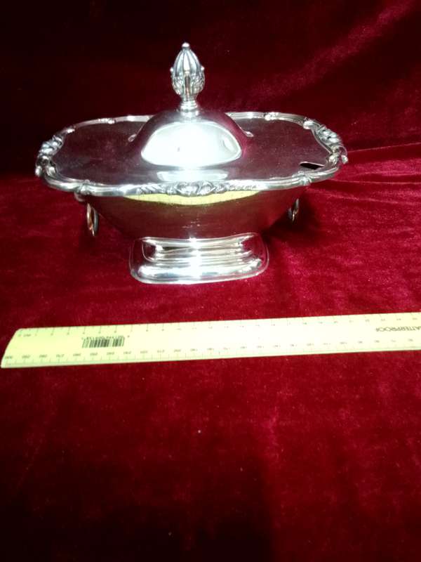 Stunning Antique Sliver Plated Sauce Tureen With Lid - Made In England - Good Condition