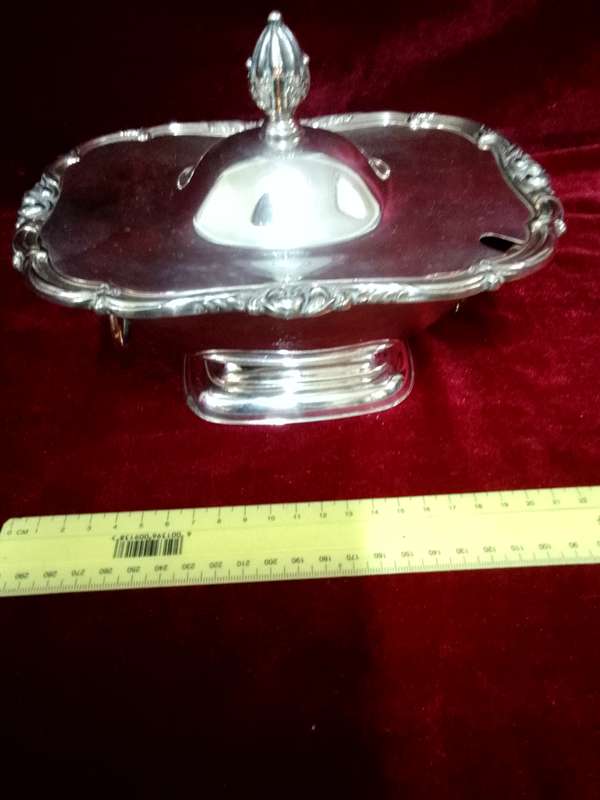 Stunning Antique Sliver Plated Sauce Tureen With Lid - Made In England - Good Condition