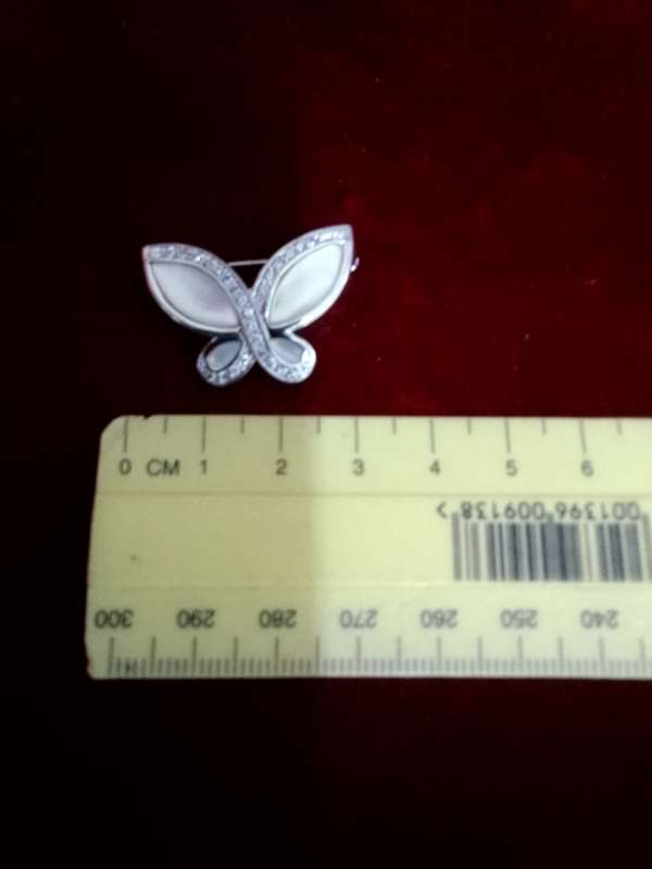 Beautiful 925 Sterling Silver Butterfly- Shaped Brooch With Small Clear Stones - 5.0 Gram