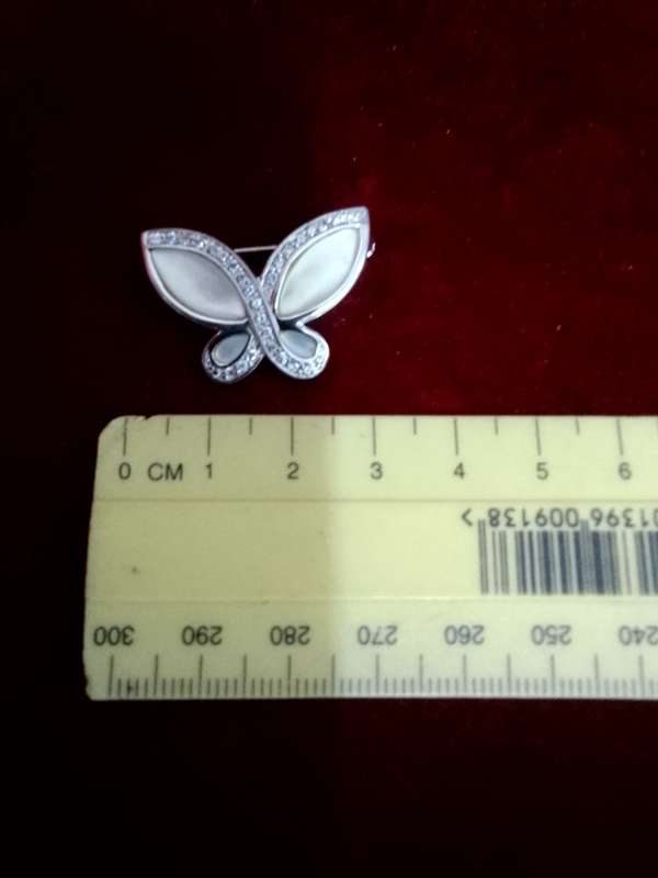 Beautiful 925 Sterling Silver Butterfly- Shaped Brooch With Small Clear Stones - 5.0 Gram