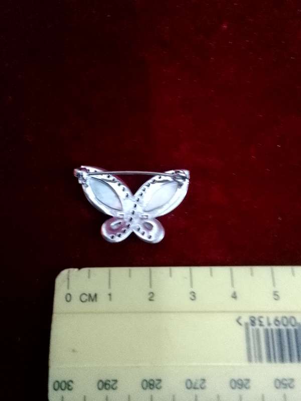 Beautiful 925 Sterling Silver Butterfly- Shaped Brooch With Small Clear Stones - 5.0 Gram