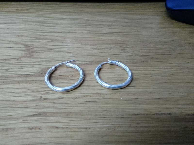 Stunning Sterling Silver Hoop Earrings - Marked 925 - 3.0 Grams -Good Condition