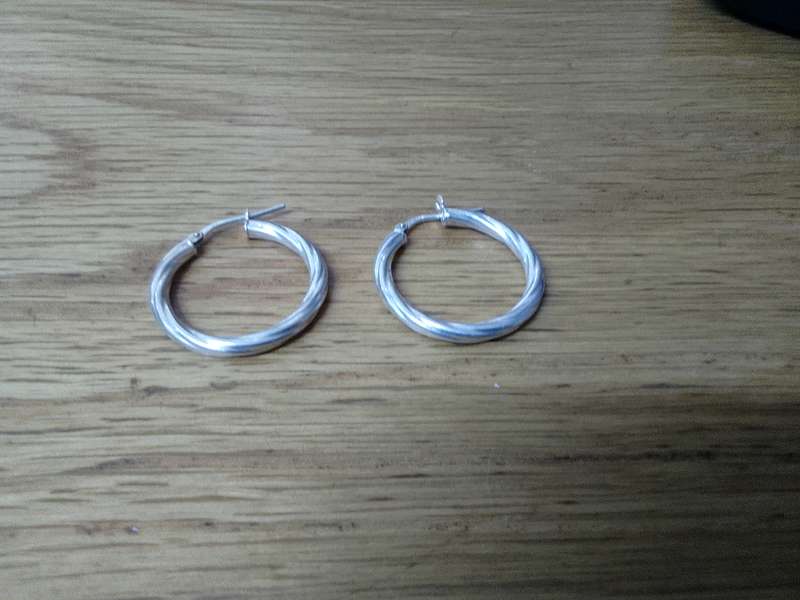 Stunning Sterling Silver Hoop Earrings - Marked 925 - 3.0 Grams -Good Condition