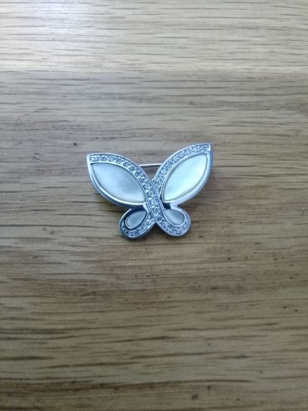 Beautiful 925 Sterling Silver Butterfly- Shaped Brooch With Small Clear Stones - 5.0 Gram