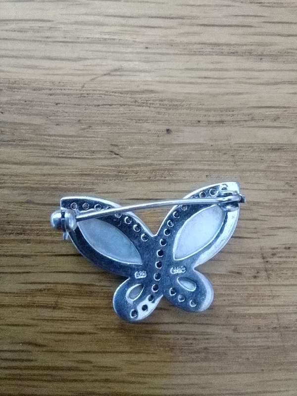 Beautiful 925 Sterling Silver Butterfly- Shaped Brooch With Small Clear Stones - 5.0 Gram