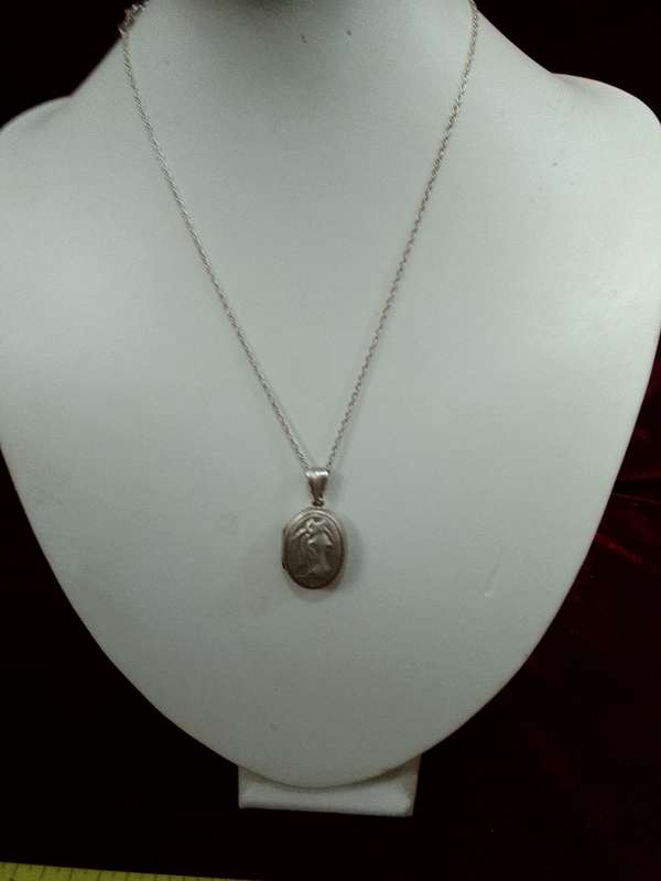 Stunning Vintage Sterling Silver 925 Horse Locket And Chain 9.7g- Good Condition