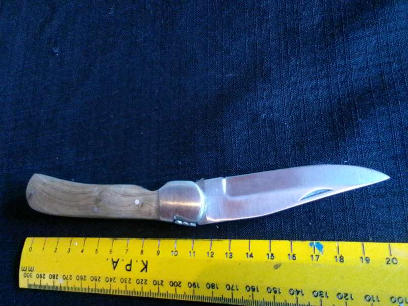 Beautiful Pocket Knife with Wooden Handle in Excellent Condition L: 195mm
