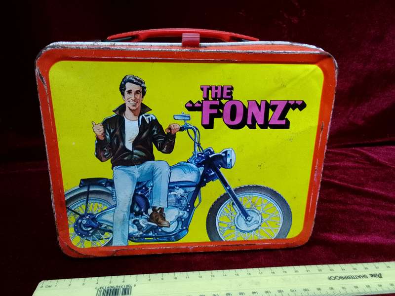 Vintage 1976 Metal Lunchbox Featuring " The Fonz" From The Tv Show Happy Days