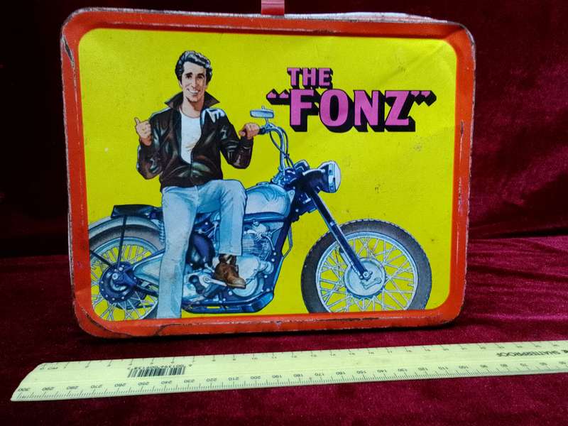 Vintage 1976 Metal Lunchbox Featuring " The Fonz" From The Tv Show Happy Days