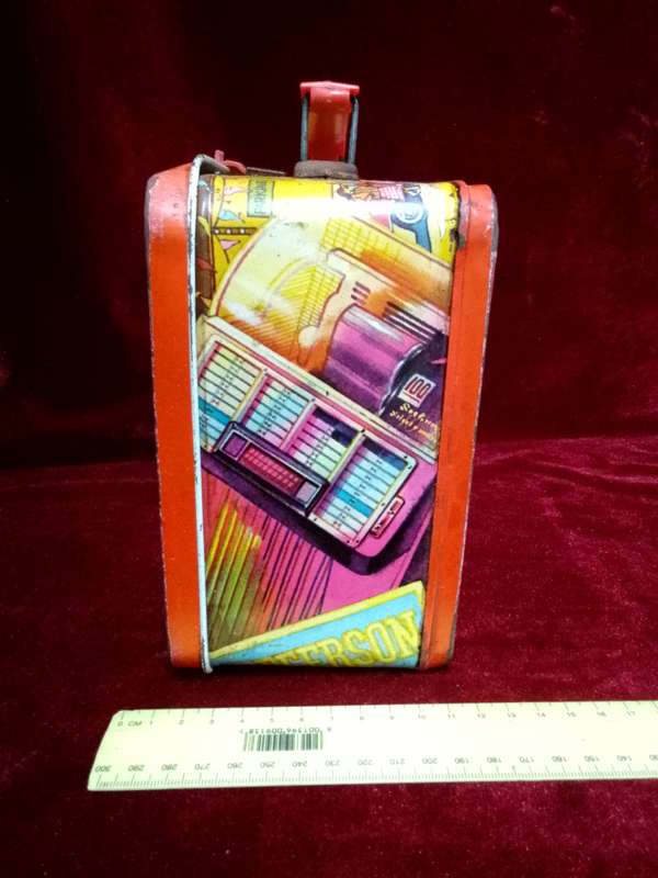 Vintage 1976 Metal Lunchbox Featuring " The Fonz" From The Tv Show Happy Days
