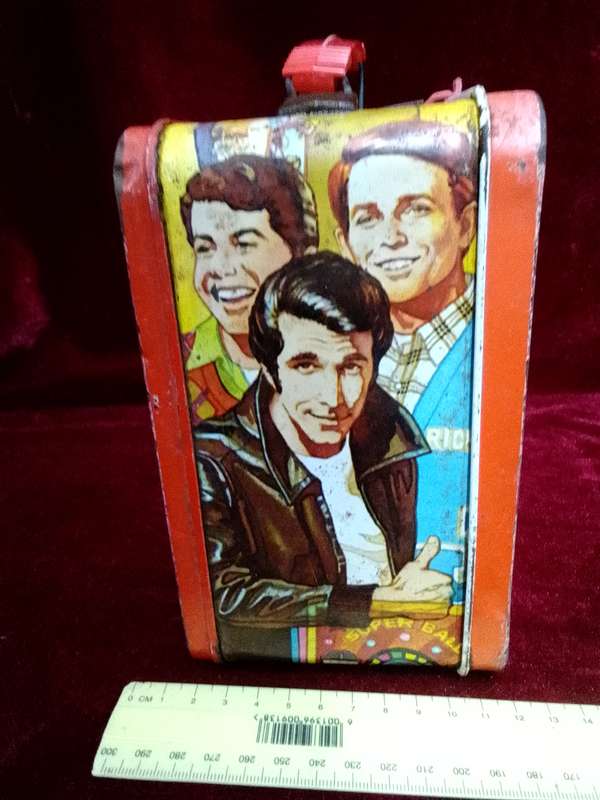 Vintage 1976 Metal Lunchbox Featuring " The Fonz" From The Tv Show Happy Days