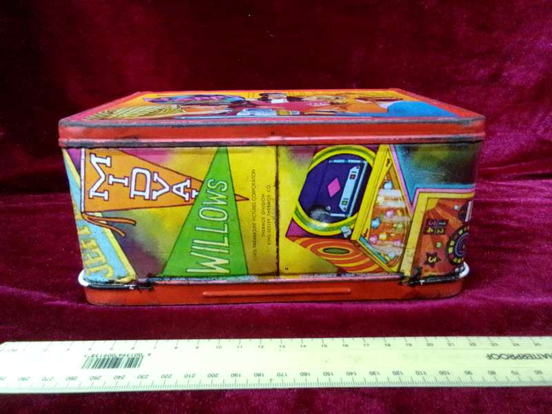 Vintage 1976 Metal Lunchbox Featuring " The Fonz" From The Tv Show Happy Days