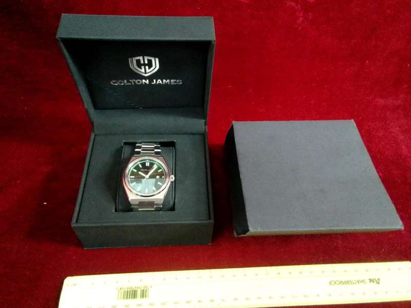 Stunning Colton James Premium Marverick Mens Wrist Watch - Quartz Version - Silver / Emerald Green
