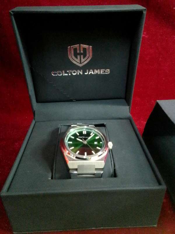 Stunning Colton James Premium Marverick Mens Wrist Watch - Quartz Version - Silver / Emerald Green