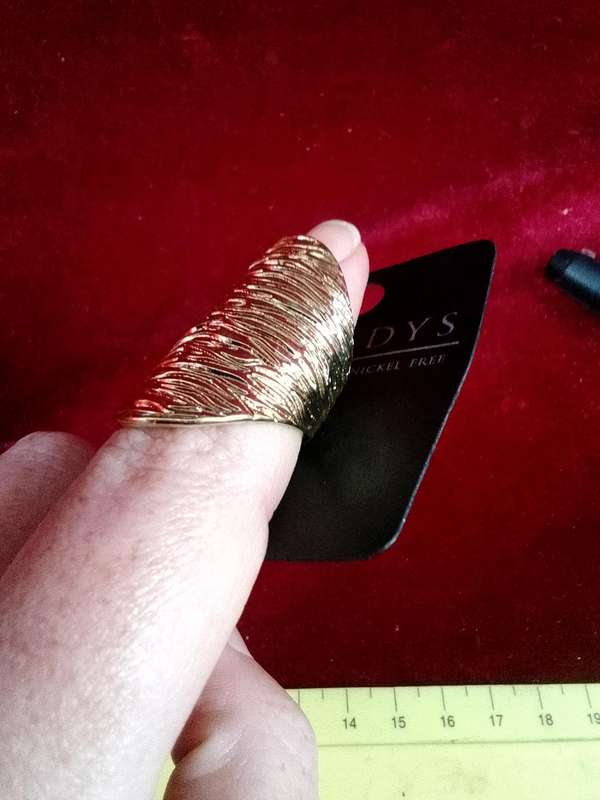 Stunning Ladies Gold Coloured Party Ring - Elongated And Shield Shaped - Excellent Condition