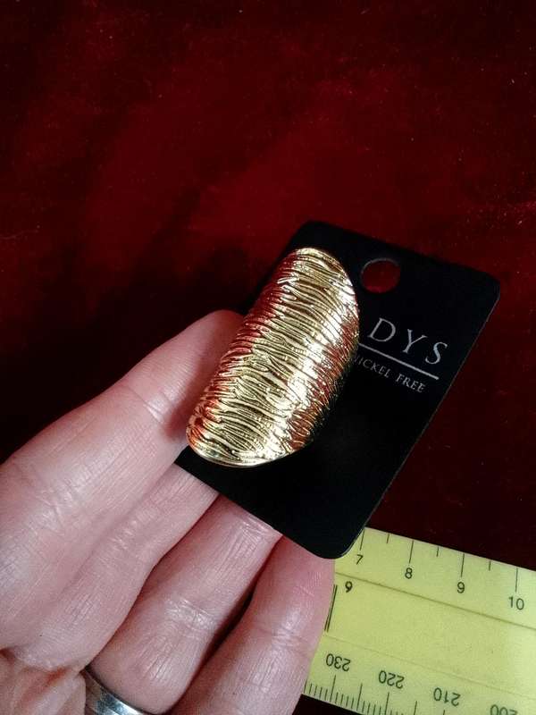 Stunning Ladies Gold Coloured Party Ring - Elongated And Shield Shaped - Excellent Condition