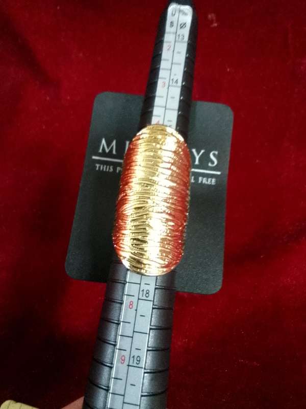 Stunning Ladies Gold Coloured Party Ring - Elongated And Shield Shaped - Excellent Condition