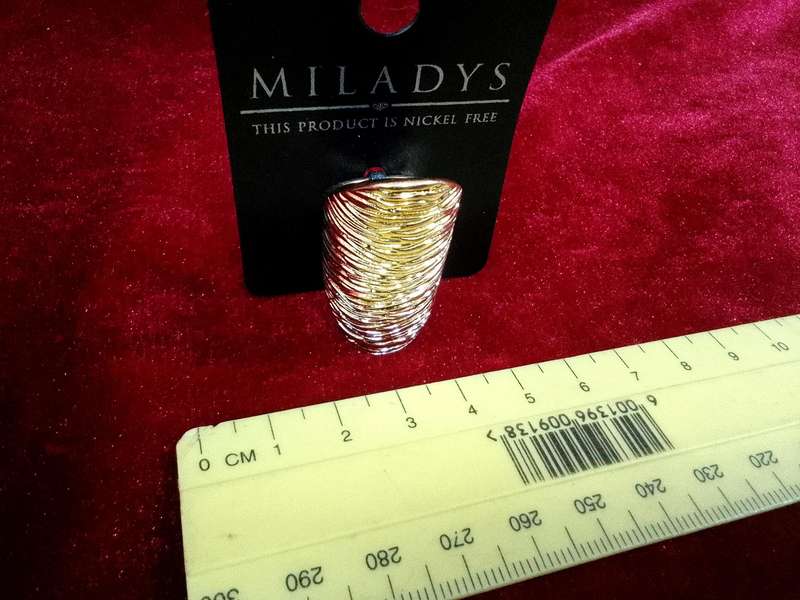 Stunning Ladies Gold Coloured Party Ring - Elongated And Shield Shaped - Excellent Condition