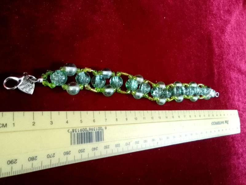 Stunning Lime Green Crystals Beaded Strech Bracelet - Excellent Condition
