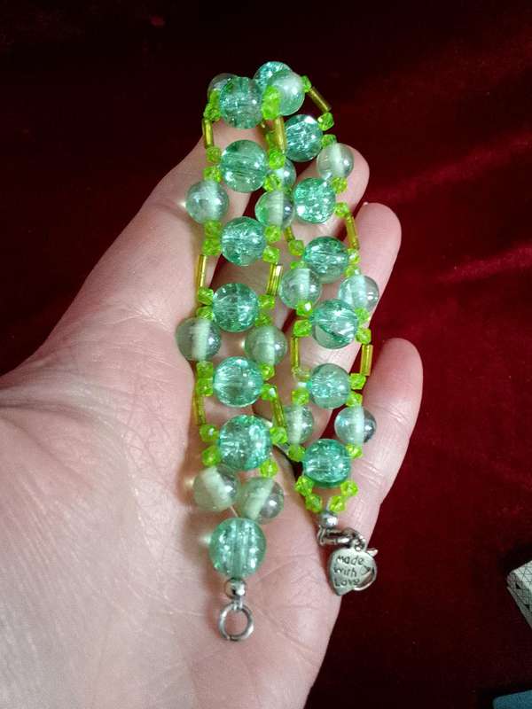 Stunning Lime Green Crystals Beaded Strech Bracelet - Excellent Condition
