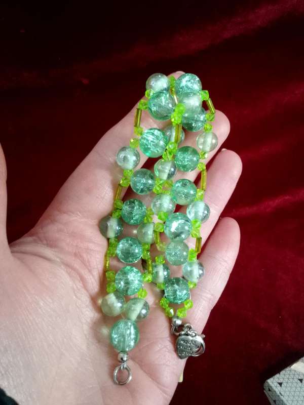 Stunning Lime Green Crystals Beaded Strech Bracelet - Excellent Condition