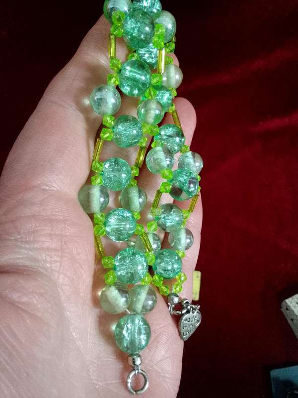 Stunning Lime Green Crystals Beaded Strech Bracelet - Excellent Condition