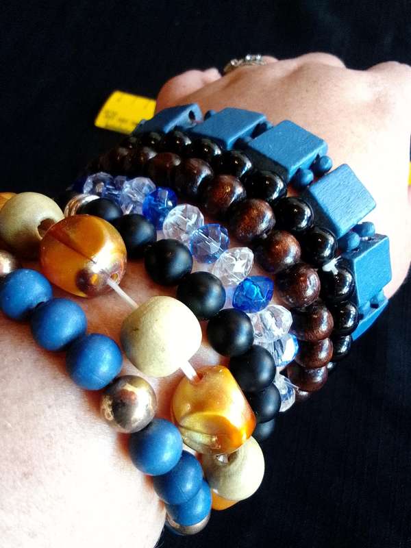 Collection Of Seven Stunning Woman's Different Styles Of Stretch Arm Bracelets- Excellent Condition