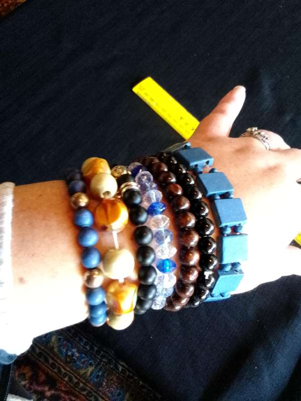 Collection Of Seven Stunning Woman's Different Styles Of Stretch Arm Bracelets- Excellent Condition