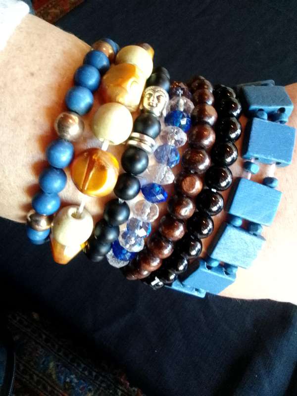 Collection Of Seven Stunning Woman's Different Styles Of Stretch Arm Bracelets- Excellent Condition