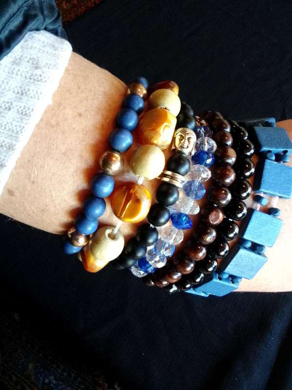 Collection Of Seven Stunning Woman's Different Styles Of Stretch Arm Bracelets- Excellent Condition