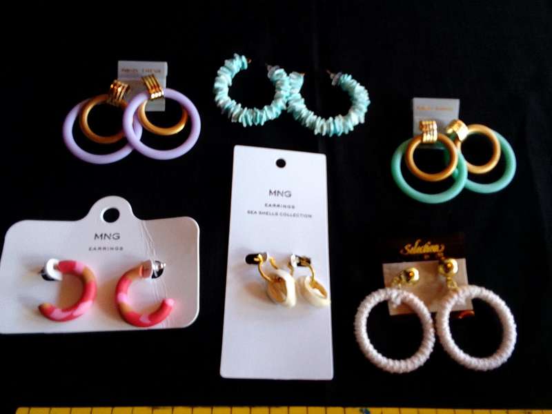 Collection Of Six Stunning Woman's Different Styles Of Earrings - Excellent Condition