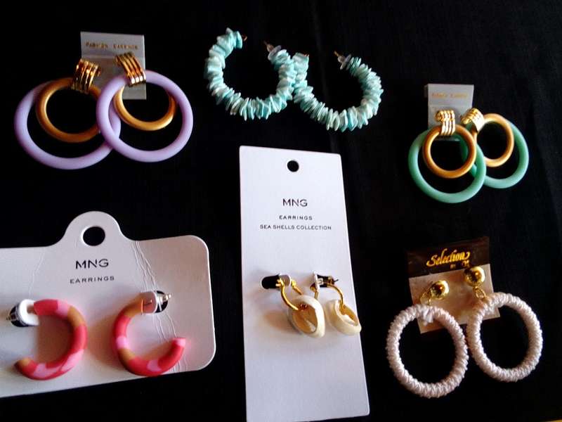 Collection Of Six Stunning Woman's Different Styles Of Earrings - Excellent Condition