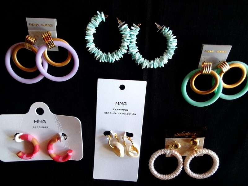 Collection Of Six Stunning Woman's Different Styles Of Earrings - Excellent Condition