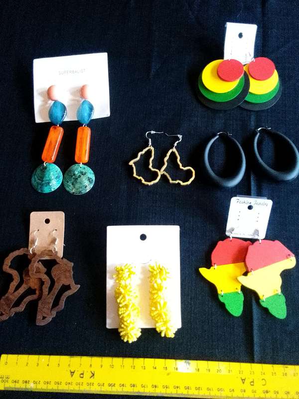 Collection Of Seven Beautiful Woman's Different Styles Of Earrings - Excellent Condition