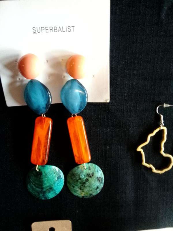 Collection Of Seven Beautiful Woman's Different Styles Of Earrings - Excellent Condition