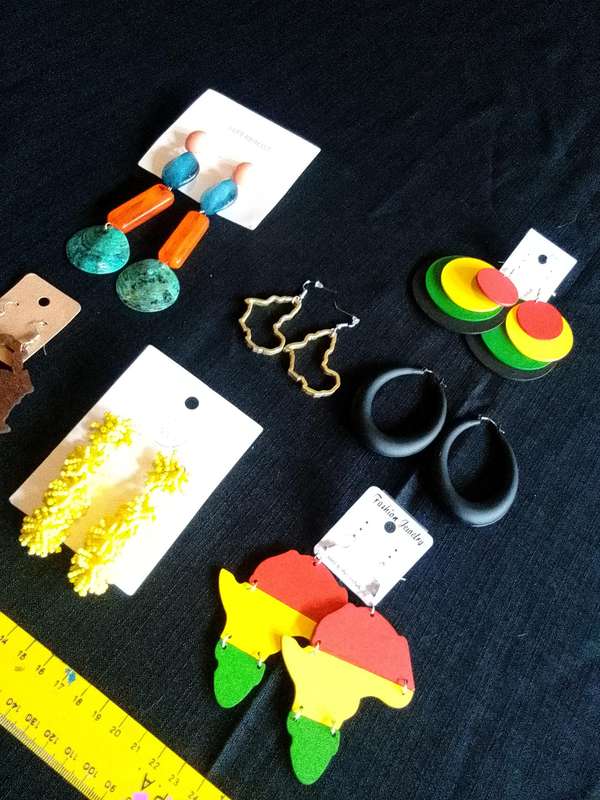 Collection Of Seven Beautiful Woman's Different Styles Of Earrings - Excellent Condition
