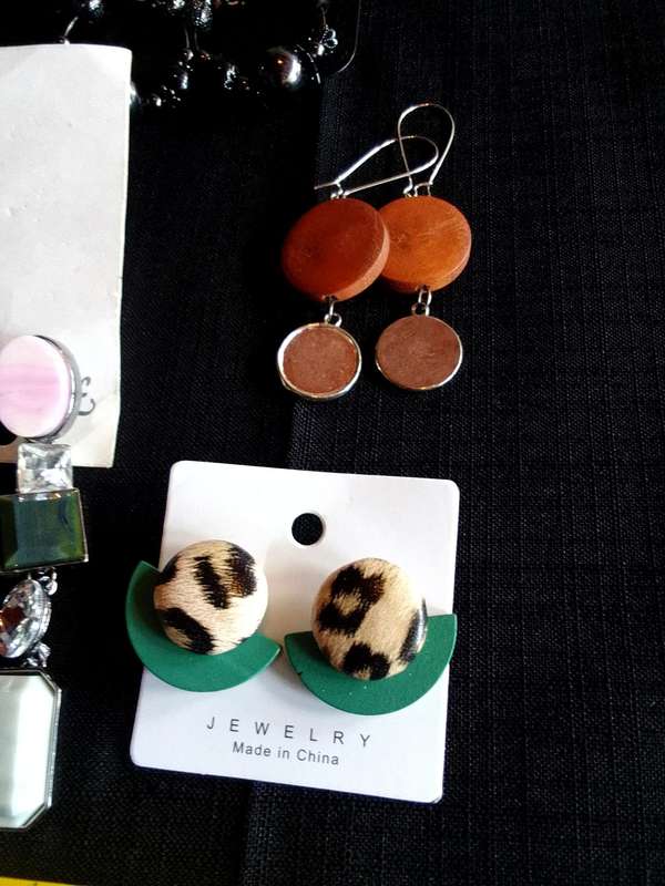 Collection Of Eight Stunning Woman's Different Styles Of Earrings - Excellent Condition