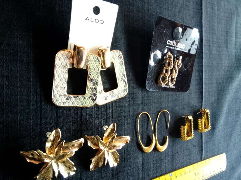 Collection Of Five Stunning Woman's Different Styles Of Earrings - Excellent Condition